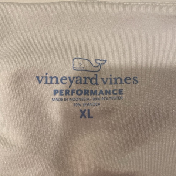 XL Vineyard Vines Performance shorts in white - Picture 3 of 3